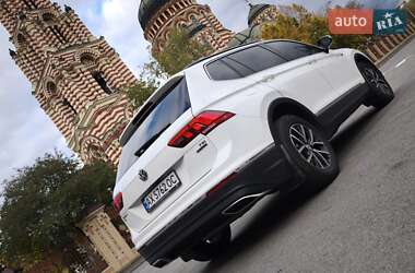 Внедорожник / Кроссовер Volkswagen Tiguan 2018 в 