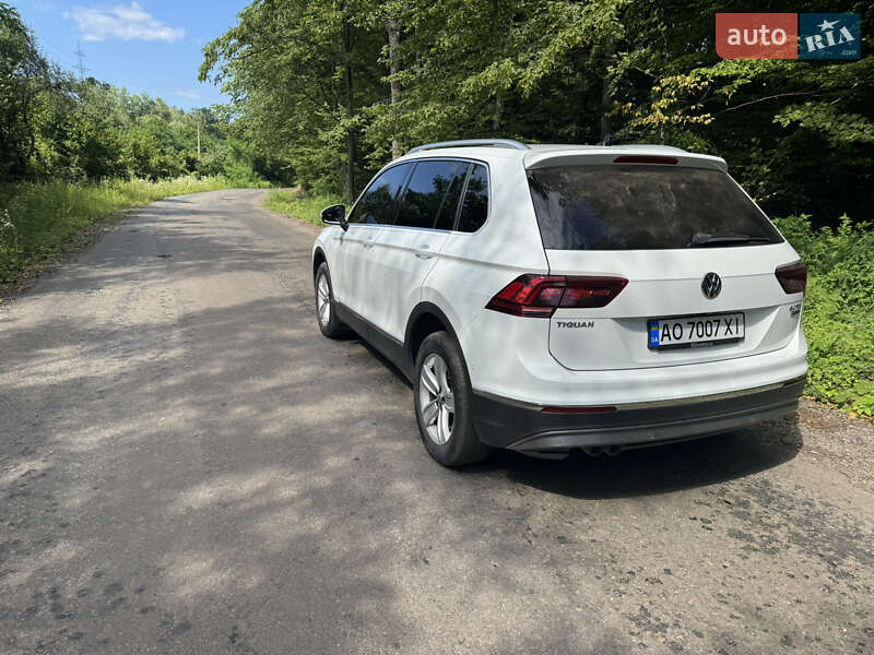 Внедорожник / Кроссовер Volkswagen Tiguan 2017 в Иршаве