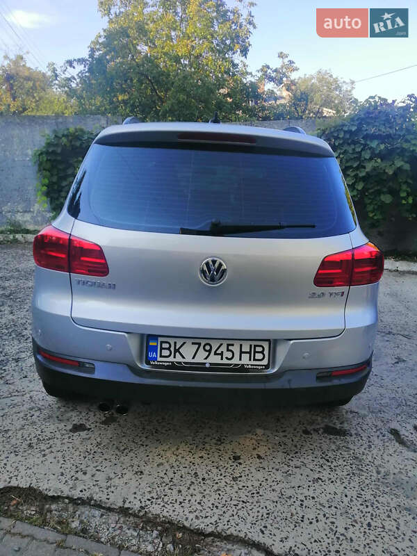 Внедорожник / Кроссовер Volkswagen Tiguan 2015 в Ровно
