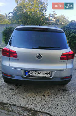 Внедорожник / Кроссовер Volkswagen Tiguan 2015 в 