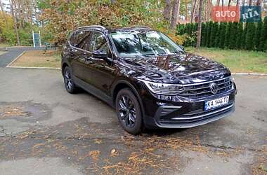 Внедорожник / Кроссовер Volkswagen Tiguan 2022 в Киеве