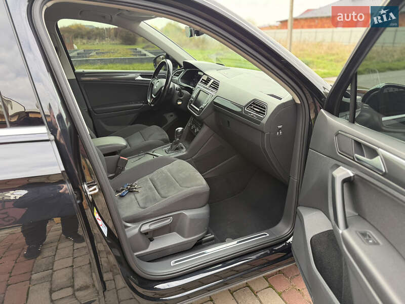 Внедорожник / Кроссовер Volkswagen Tiguan 2017 в Ужгороде