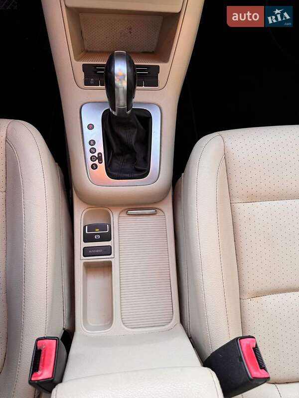 Внедорожник / Кроссовер Volkswagen Tiguan 2010 в Киеве