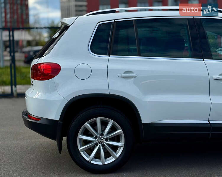 Позашляховик / Кросовер Volkswagen Tiguan 2016 в Києві