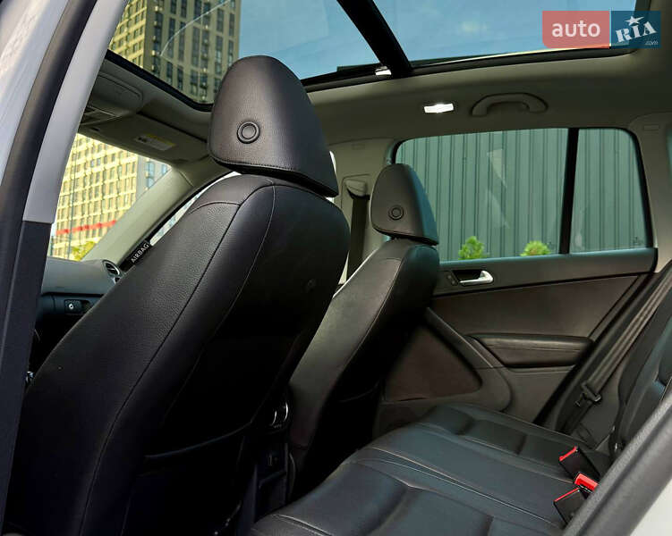 Позашляховик / Кросовер Volkswagen Tiguan 2016 в Києві