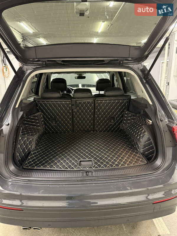 Позашляховик / Кросовер Volkswagen Tiguan 2018 в Києві фото 18 Позашляховик / Кросовер Volkswagen Tiguan 2018 в Києві