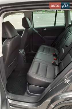 Внедорожник / Кроссовер Volkswagen Tiguan 2012 в 
