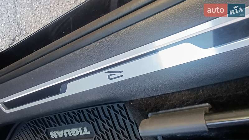 Внедорожник / Кроссовер Volkswagen Tiguan 2023 в Днепре