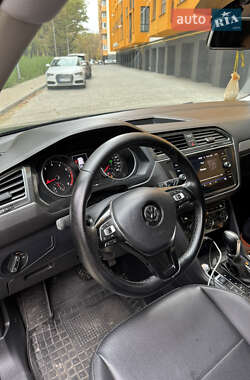 Внедорожник / Кроссовер Volkswagen Tiguan 2018 в 