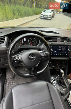 Внедорожник / Кроссовер Volkswagen Tiguan 2018 в 