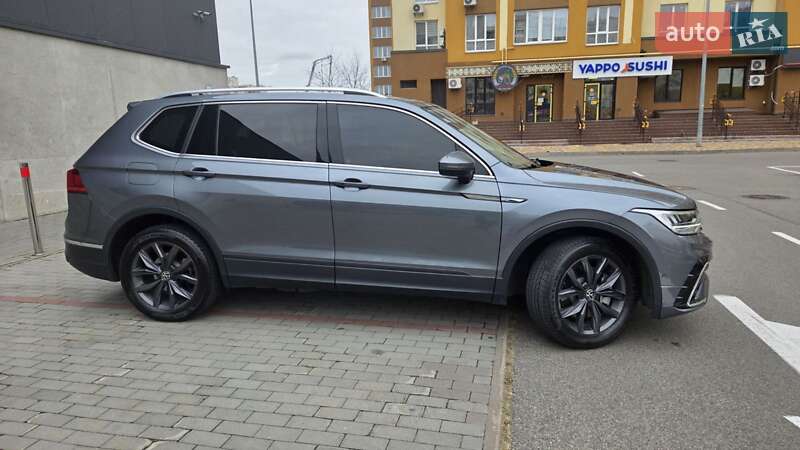 Внедорожник / Кроссовер Volkswagen Tiguan 2022 в Вишневом фото 4 Внедорожник / Кроссовер Volkswagen Tiguan 2022 в Вишневом