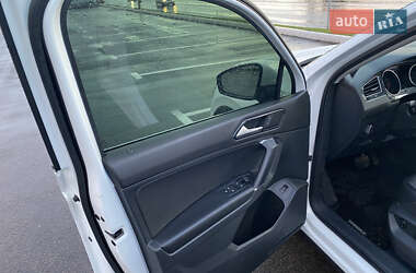 Внедорожник / Кроссовер Volkswagen Tiguan 2017 в 
