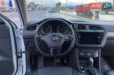 Внедорожник / Кроссовер Volkswagen Tiguan 2017 в 