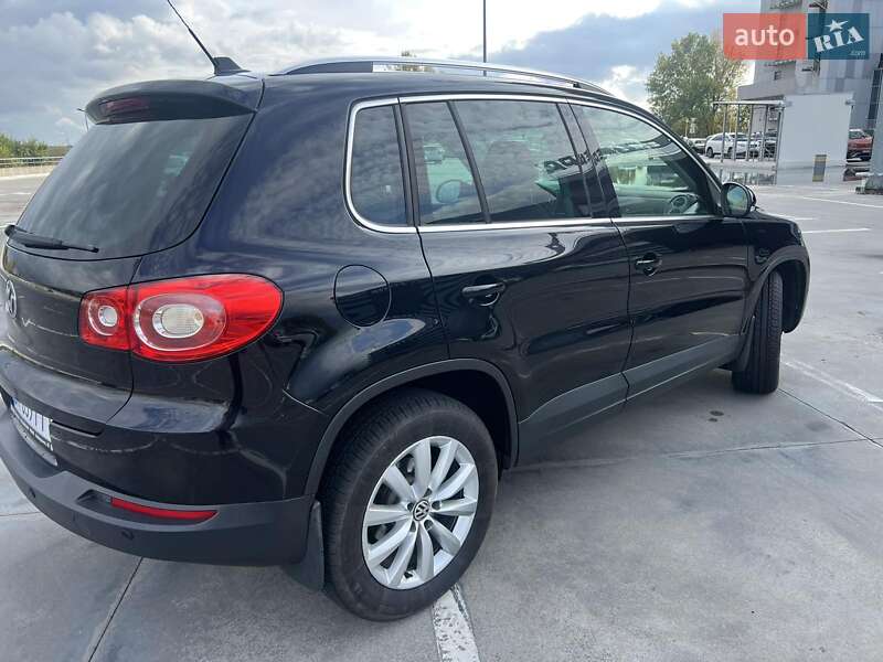 Внедорожник / Кроссовер Volkswagen Tiguan 2011 в Киеве