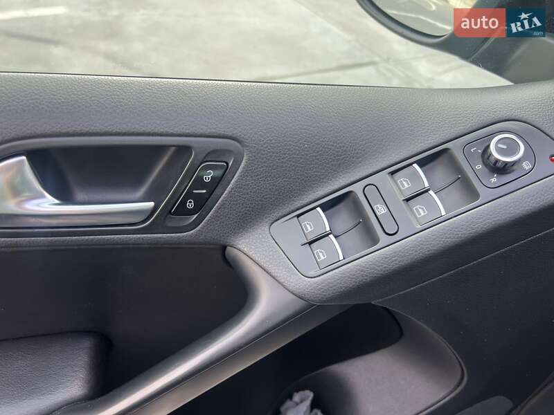 Внедорожник / Кроссовер Volkswagen Tiguan 2011 в Киеве
