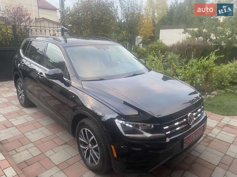 Внедорожник / Кроссовер Volkswagen Tiguan 2019 в 