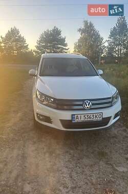 Внедорожник / Кроссовер Volkswagen Tiguan 2016 в 