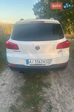 Внедорожник / Кроссовер Volkswagen Tiguan 2016 в 