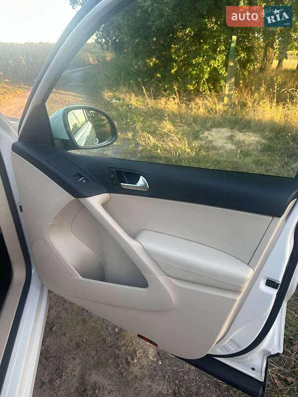 Позашляховик / Кросовер Volkswagen Tiguan 2016 в Ірпені