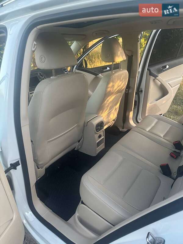 Позашляховик / Кросовер Volkswagen Tiguan 2016 в Ірпені