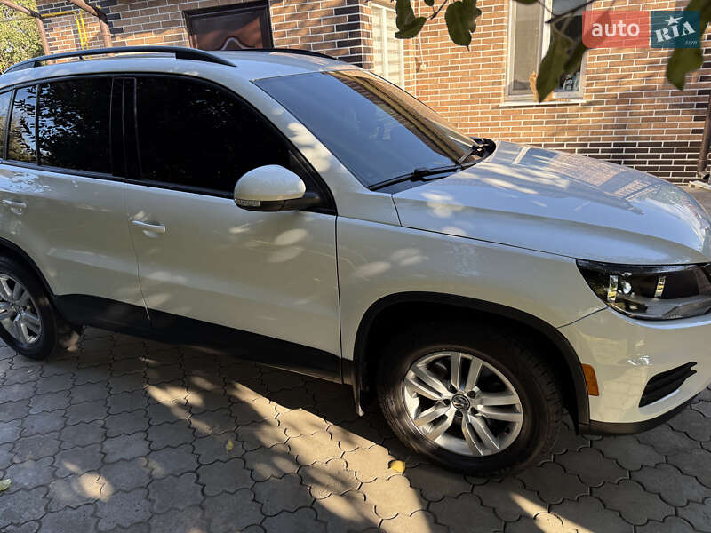 Позашляховик / Кросовер Volkswagen Tiguan 2016 в Новомосковську