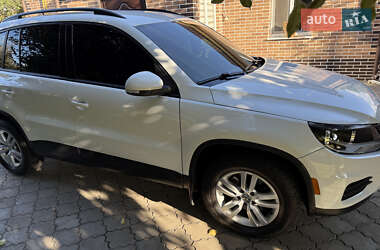 Внедорожник / Кроссовер Volkswagen Tiguan 2016 в 