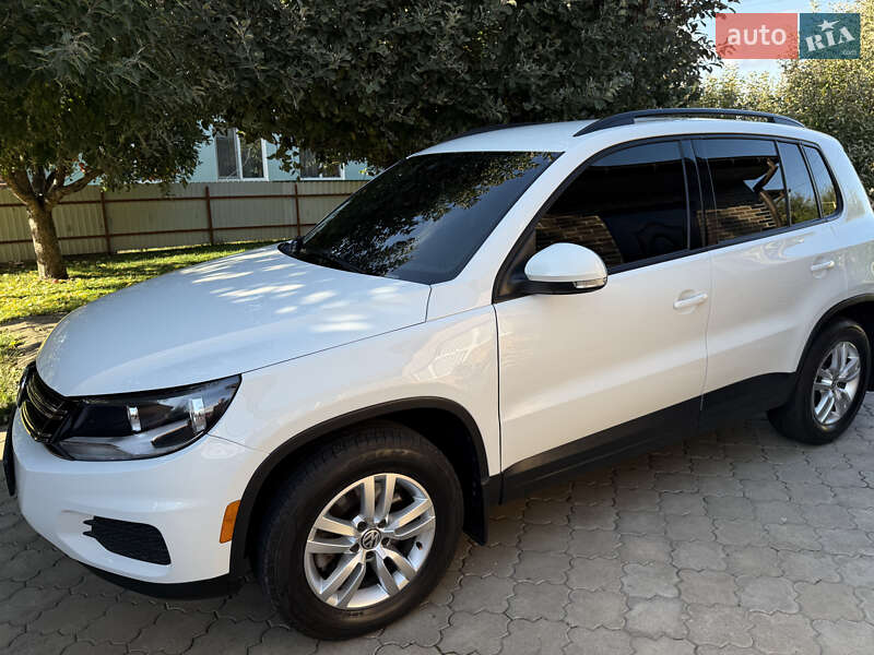 Позашляховик / Кросовер Volkswagen Tiguan 2016 в Новомосковську