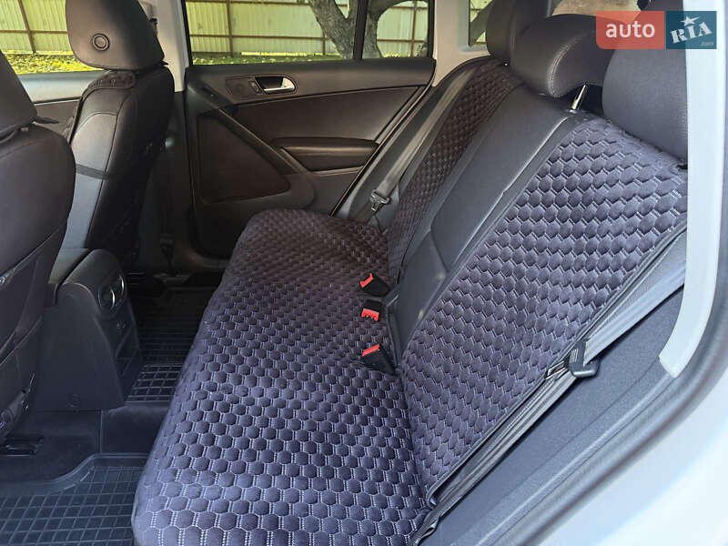 Позашляховик / Кросовер Volkswagen Tiguan 2016 в Новомосковську