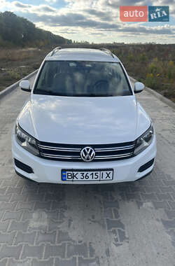 Внедорожник / Кроссовер Volkswagen Tiguan 2016 в Ровно