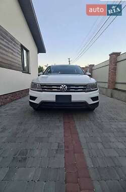 Внедорожник / Кроссовер Volkswagen Tiguan 2020 в 