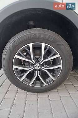 Внедорожник / Кроссовер Volkswagen Tiguan 2020 в 