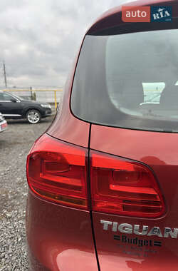 Внедорожник / Кроссовер Volkswagen Tiguan 2015 в 