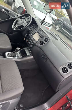 Внедорожник / Кроссовер Volkswagen Tiguan 2015 в 