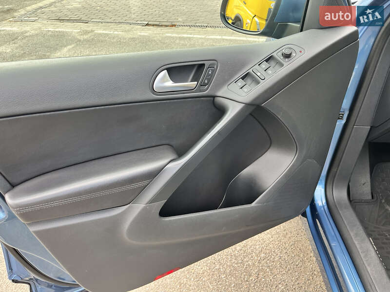 Позашляховик / Кросовер Volkswagen Tiguan 2016 в Василькові