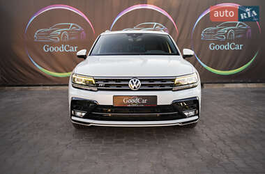 Внедорожник / Кроссовер Volkswagen Tiguan 2016 в 