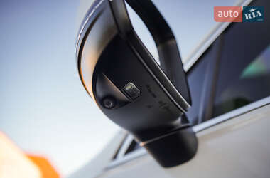 Внедорожник / Кроссовер Volkswagen Tiguan 2016 в 