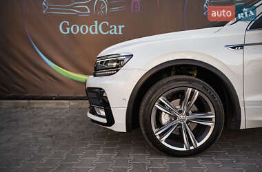 Внедорожник / Кроссовер Volkswagen Tiguan 2016 в 