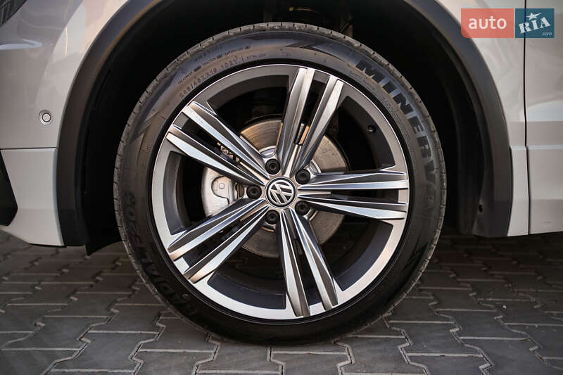 Внедорожник / Кроссовер Volkswagen Tiguan 2016 в Луцке
