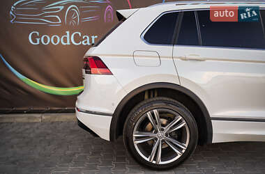 Внедорожник / Кроссовер Volkswagen Tiguan 2016 в 
