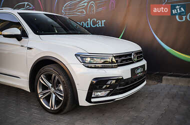 Внедорожник / Кроссовер Volkswagen Tiguan 2016 в 