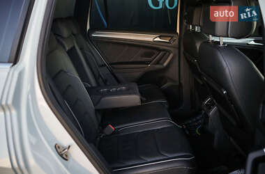 Внедорожник / Кроссовер Volkswagen Tiguan 2016 в 