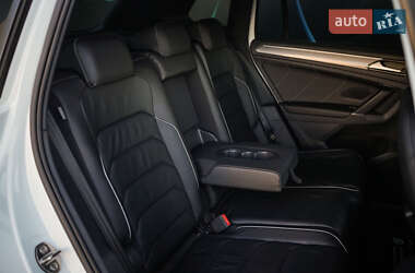 Внедорожник / Кроссовер Volkswagen Tiguan 2016 в 