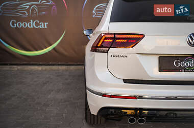 Внедорожник / Кроссовер Volkswagen Tiguan 2016 в 