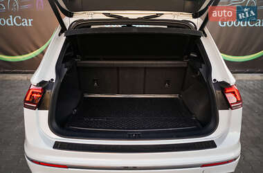 Внедорожник / Кроссовер Volkswagen Tiguan 2016 в 