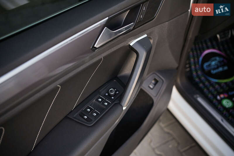 Внедорожник / Кроссовер Volkswagen Tiguan 2016 в Луцке