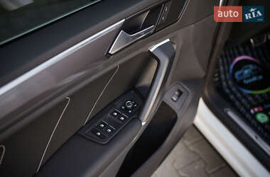 Внедорожник / Кроссовер Volkswagen Tiguan 2016 в 