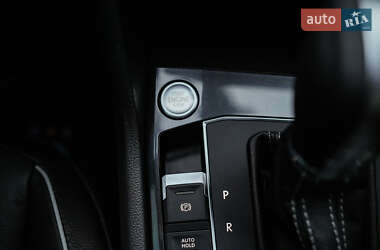 Внедорожник / Кроссовер Volkswagen Tiguan 2016 в 