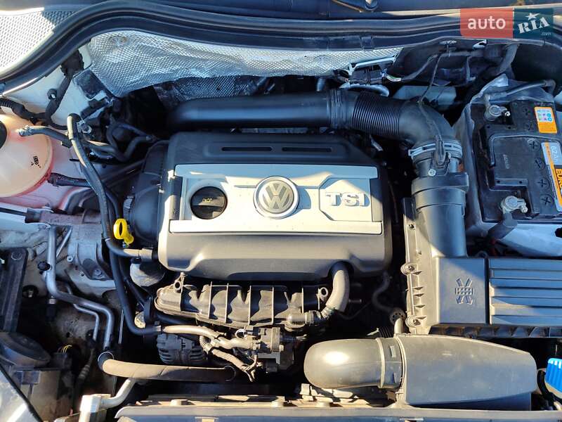 Внедорожник / Кроссовер Volkswagen Tiguan 2017 в Дубно