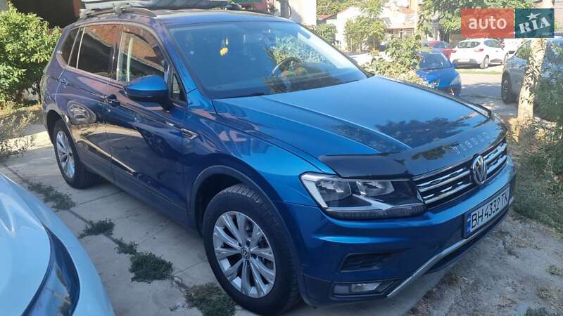 Внедорожник / Кроссовер Volkswagen Tiguan 2017 в 