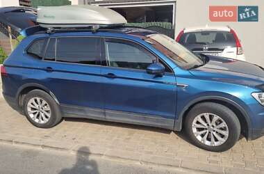Внедорожник / Кроссовер Volkswagen Tiguan 2017 в 